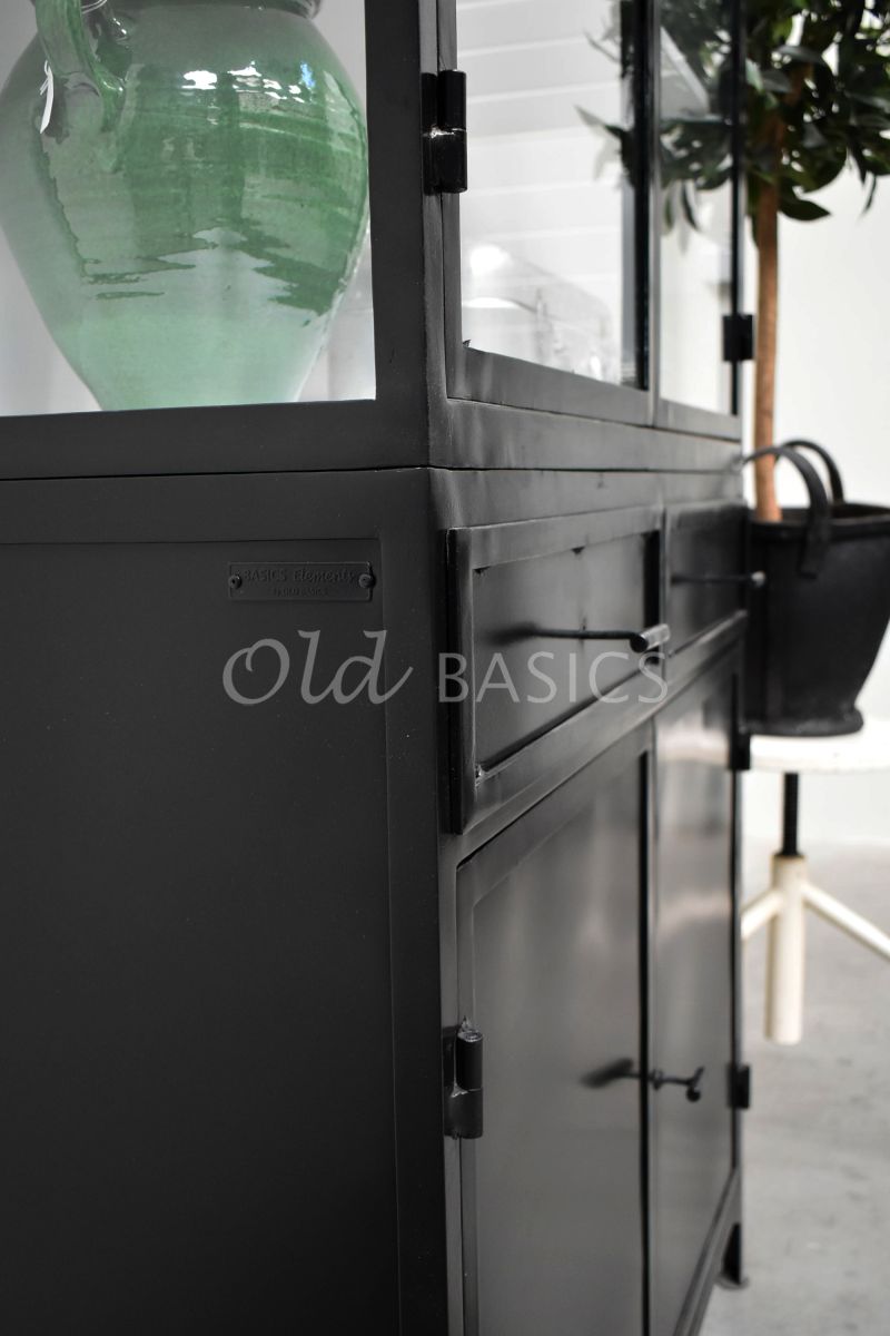 Detail van Apothekerskast Ivar Ladre NB, zwart, materiaal staal